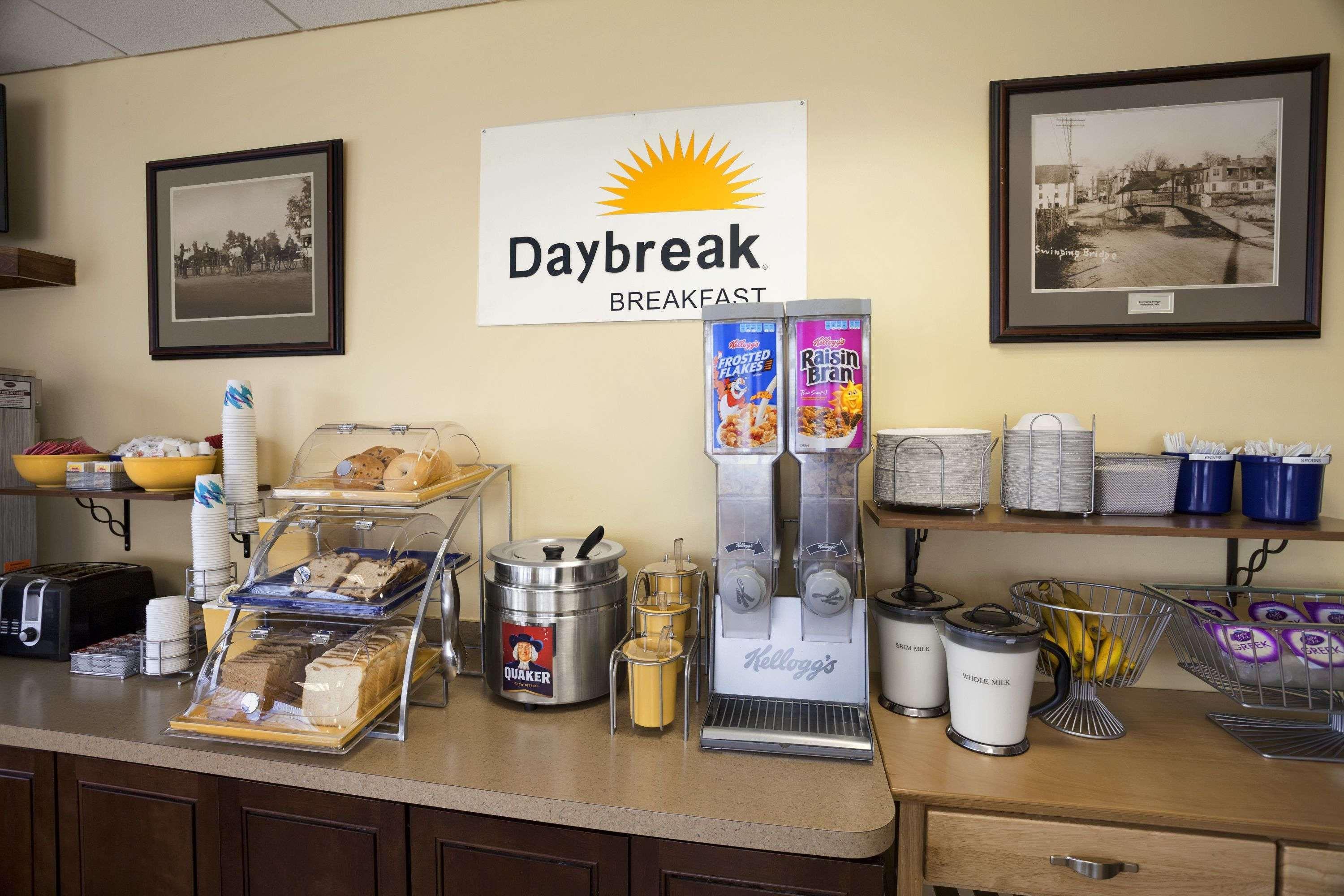 Days Inn Of Frederick By Wyndham מראה חיצוני תמונה