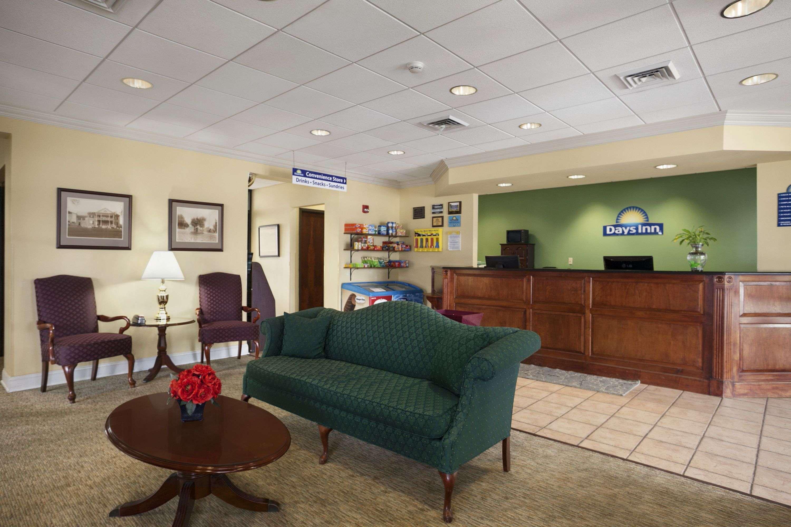 Days Inn Of Frederick By Wyndham מראה חיצוני תמונה