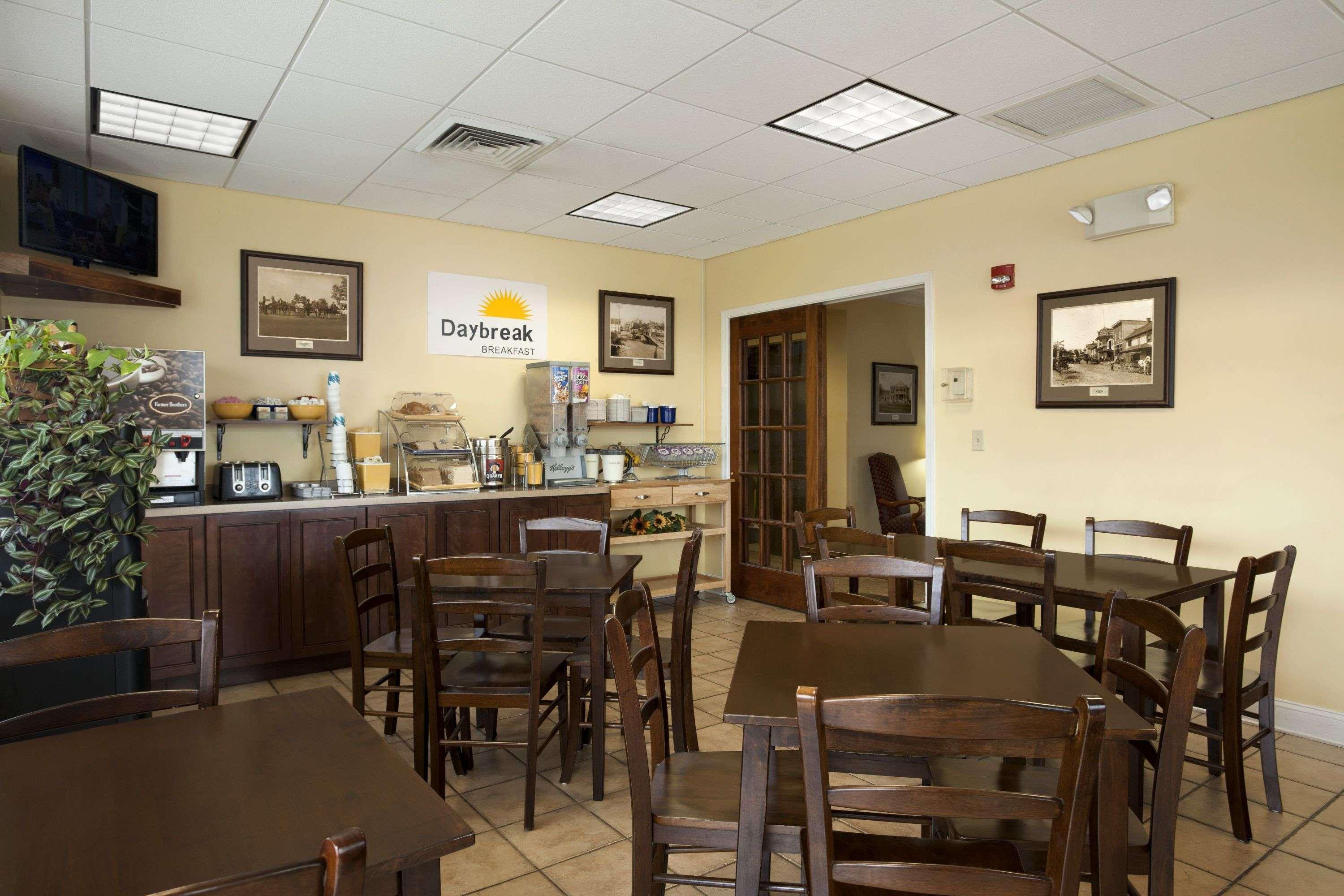 Days Inn Of Frederick By Wyndham מראה חיצוני תמונה