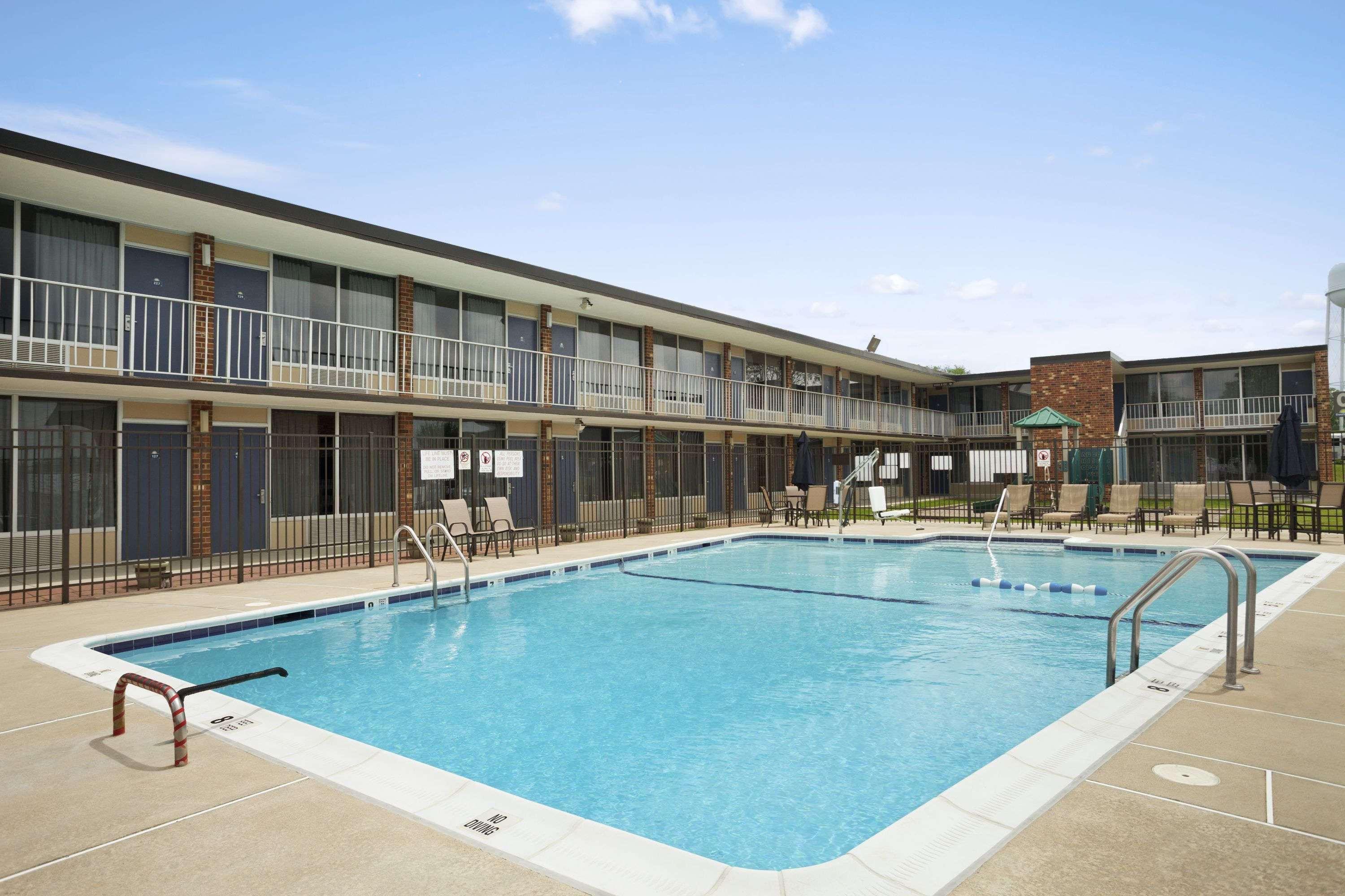 Days Inn Of Frederick By Wyndham מראה חיצוני תמונה