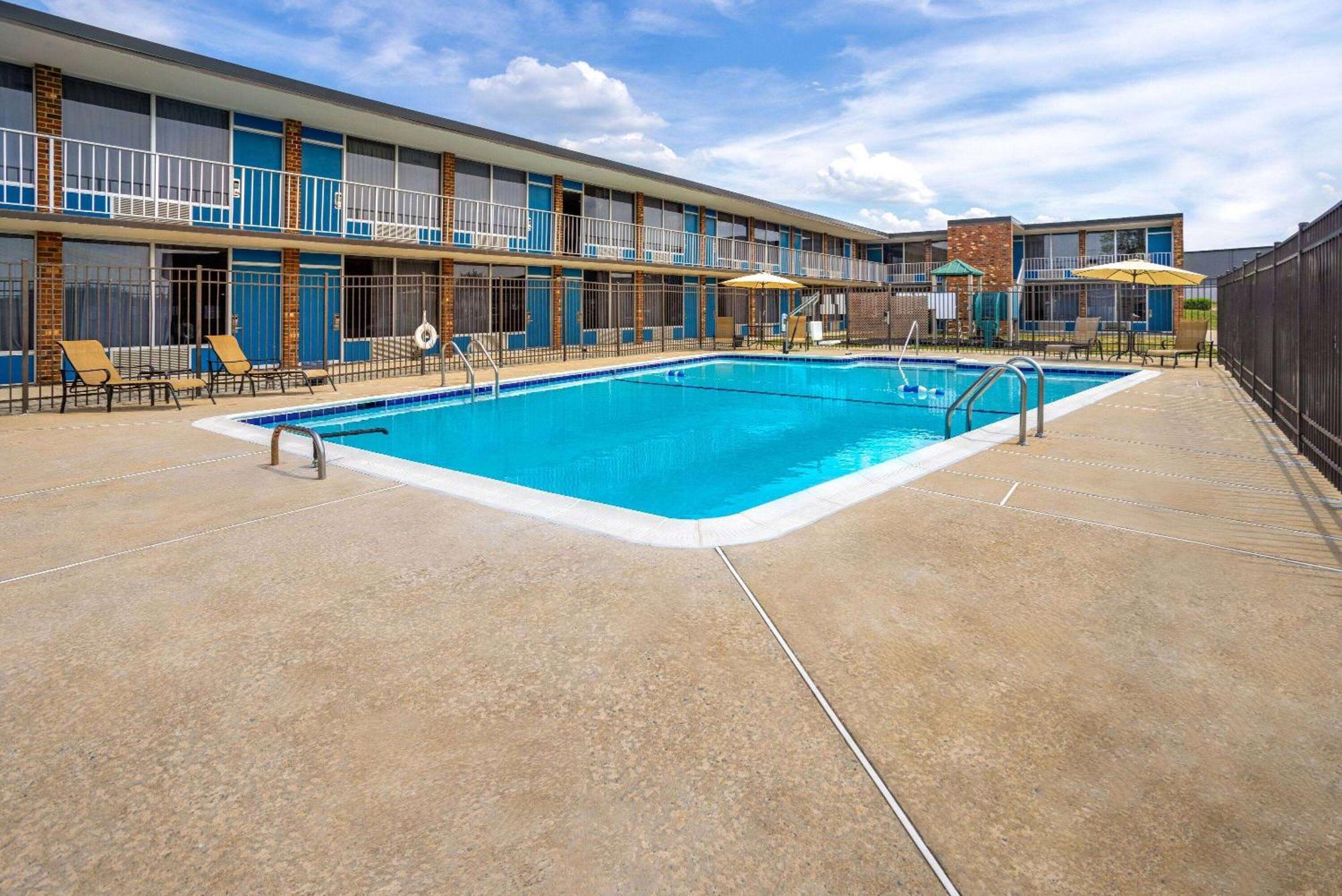 Days Inn Of Frederick By Wyndham מראה חיצוני תמונה